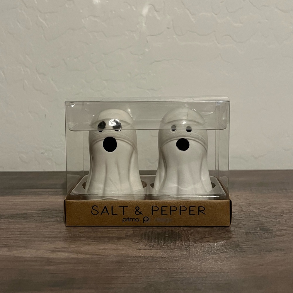 Home Goods TjMaxx Ceramic Ghost Salt and Pepper Shakers Halloween Table Decor